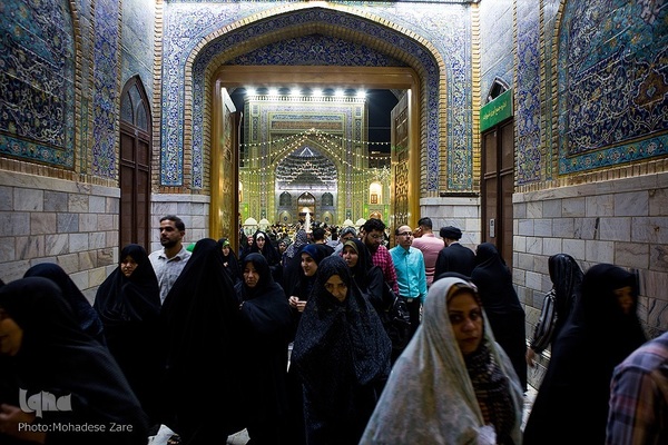 حرم مطهر رضوی در شب ولادت امام رضا(ع)