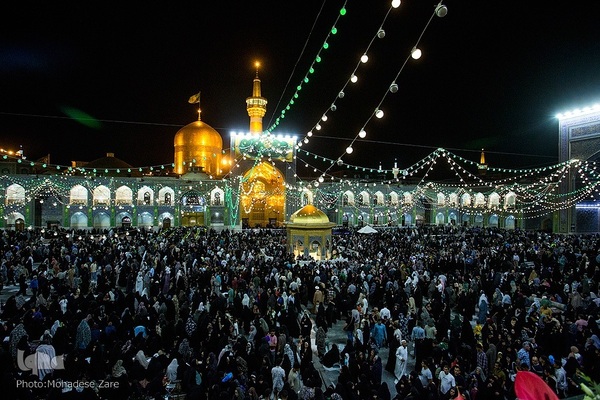 حرم مطهر رضوی در شب ولادت امام رضا(ع)