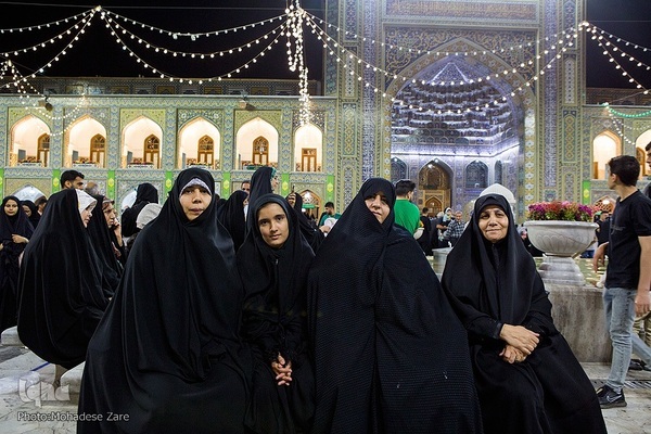 حرم مطهر رضوی در شب ولادت امام رضا(ع)