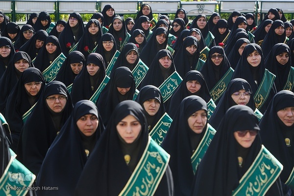 آیین تعویض پرچم گنبد حرم مطهر رضوی