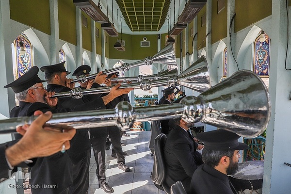 آیین تعویض پرچم گنبد حرم مطهر رضوی