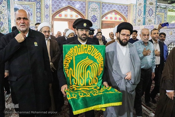 غبارروبی آستان علی‌بن مهزیار اهوازی