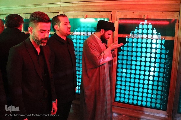 غبارروبی آستان علی‌بن مهزیار اهوازی