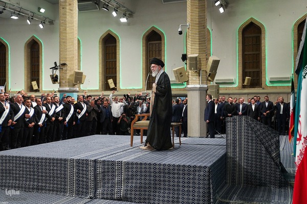 دیدار هزاران نفر از کارگران سراسر کشور با رهبر معظم انقلاب