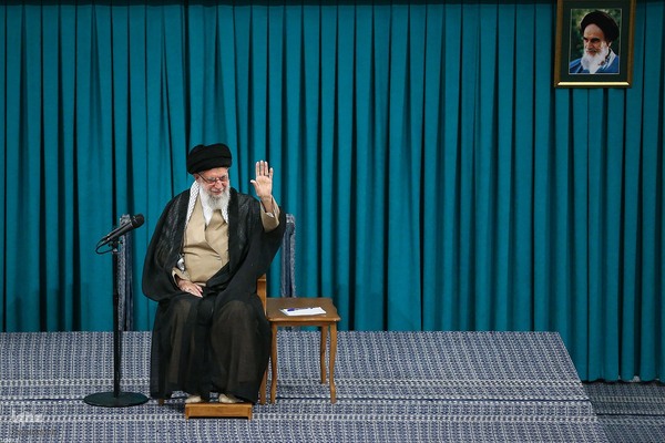 دیدار هزاران نفر از کارگران سراسر کشور با رهبر معظم انقلاب