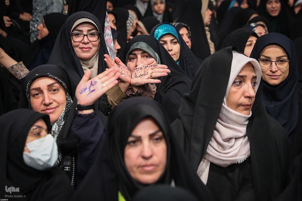 دیدار هزاران نفر از کارگران سراسر کشور با رهبر معظم انقلاب