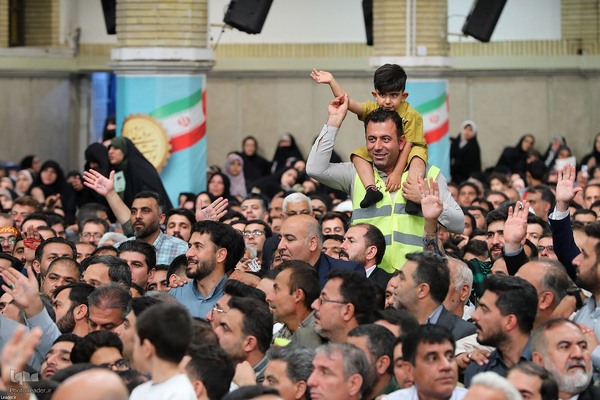 دیدار هزاران نفر از کارگران سراسر کشور با رهبر معظم انقلاب
