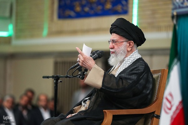 دیدار هزاران نفر از کارگران سراسر کشور با رهبر معظم انقلاب