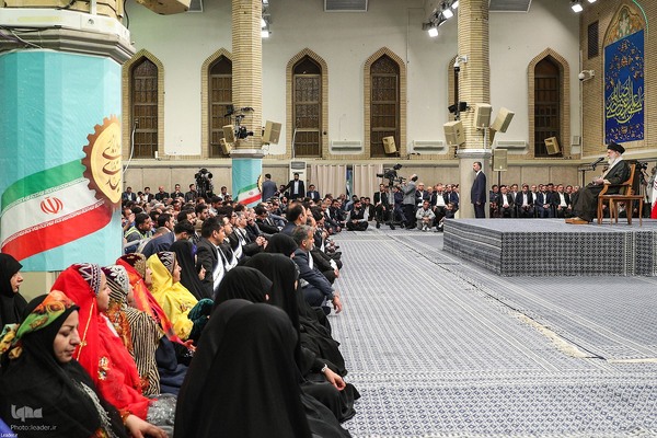 دیدار هزاران نفر از کارگران سراسر کشور با رهبر معظم انقلاب