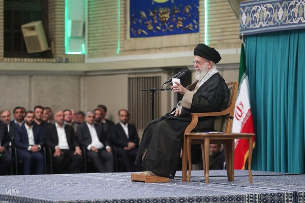 دیدار هزاران نفر از کارگران سراسر کشور با رهبر معظم انقلاب