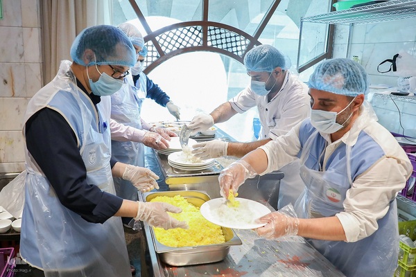 دیدار صمیمی سرپرست حجاج ایرانی با زائران کشورمان درمدینه منوره