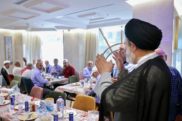 دیدار صمیمی سرپرست حجاج ایرانی با زائران کشورمان درمدینه منوره