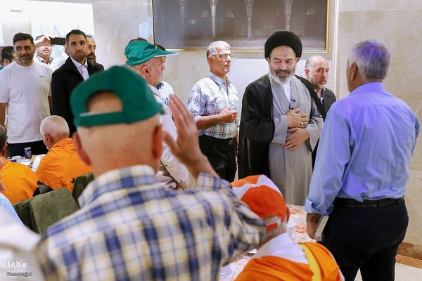 دیدار صمیمی سرپرست حجاج ایرانی با زائران کشورمان درمدینه منوره