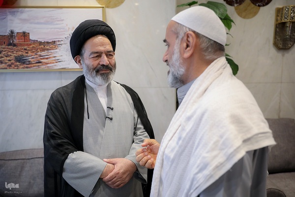 دیدار صمیمی سرپرست حجاج ایرانی با زائران کشورمان درمدینه منوره