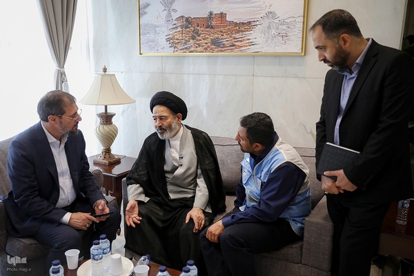 دیدار صمیمی سرپرست حجاج ایرانی با زائران کشورمان درمدینه منوره