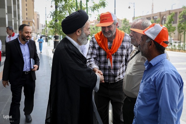 دیدار صمیمی سرپرست حجاج ایرانی با زائران کشورمان درمدینه منوره