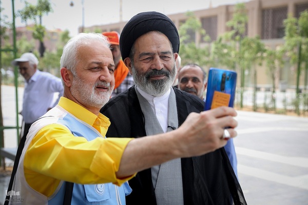 دیدار صمیمی سرپرست حجاج ایرانی با زائران کشورمان درمدینه منوره