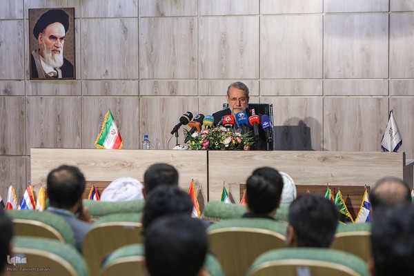 علی لاریجانی مشاور محترم مقام معظم رهبری و عضو شورای عالی انقلاب علی لاریجانی مشاور محترم مقام معظم رهبری و عضو شورای عالی انقلاب فرهنگی