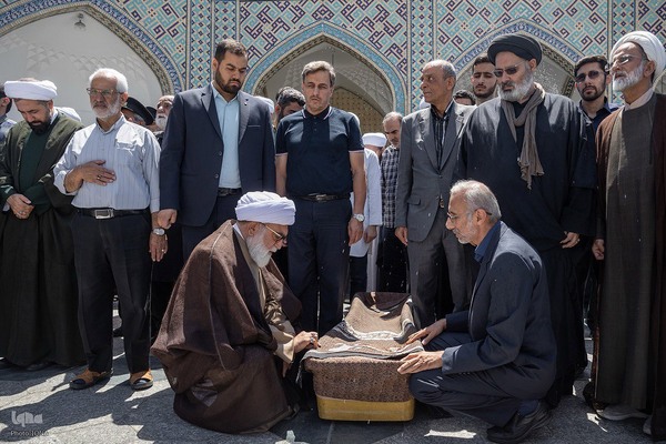 مراسم تشییع محمدحسین حشمت‌پور در حرم رضوی