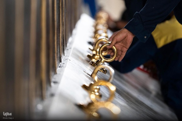 پرده خانه خدا بالا کشیده شد