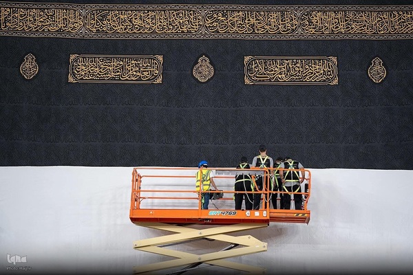 پرده خانه خدا بالا کشیده شد