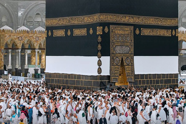 پرده خانه خدا بالا کشیده شد