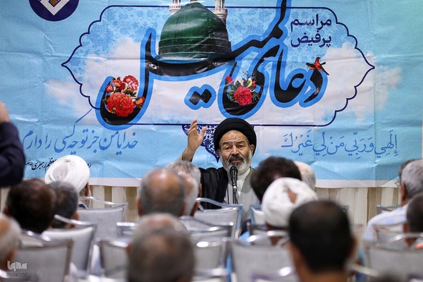 مراسم دعای کمیل زائران ایرانی در مدینه منوره