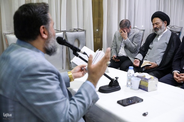 مراسم دعای کمیل زائران ایرانی در مدینه منوره