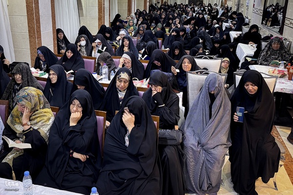 مراسم دعای کمیل زائران ایرانی در مدینه منوره