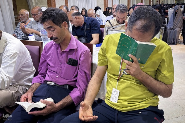 مراسم دعای کمیل زائران ایرانی در مدینه منوره