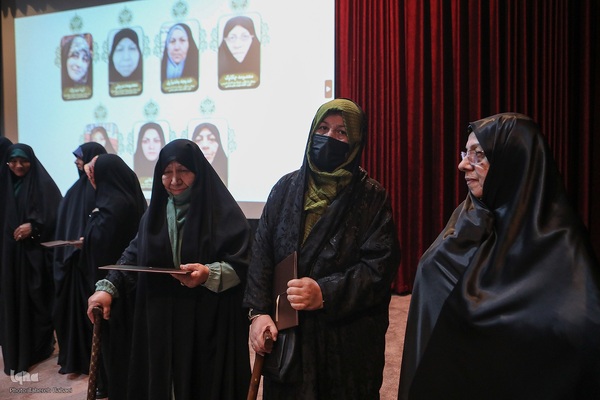 همایش تجلیل از حافظان کانون الزهرا مؤسسه مهد قرآن