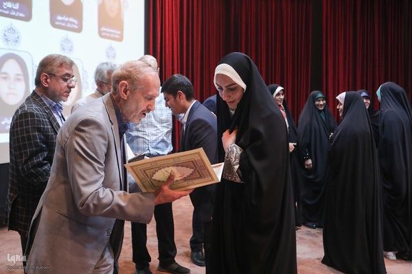 همایش تجلیل از حافظان کانون الزهرا مؤسسه مهد قرآن