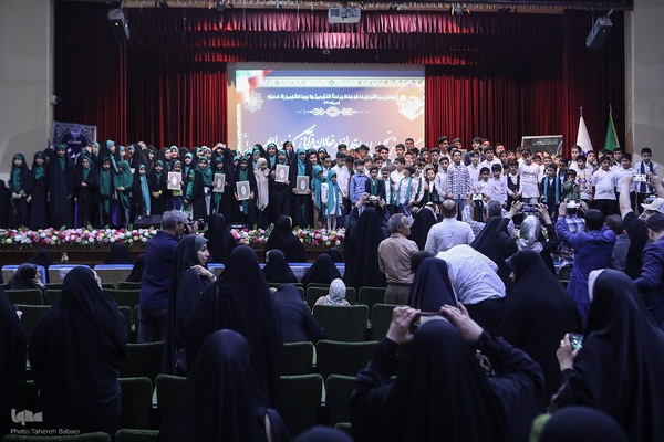 همایش تجلیل از حافظان کانون الزهرا مؤسسه مهد قرآن