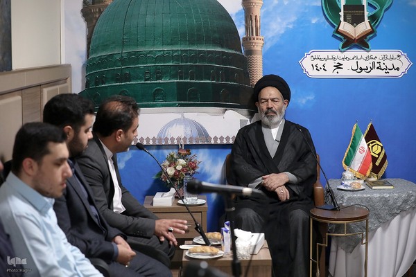 دیدار قاریان گروه نور حج تمتع ۱۴۰۴ با نماینده ولی فقیه در امور حج و زیارت