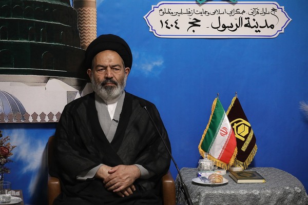 دیدار قاریان گروه نور حج تمتع ۱۴۰۴ با نماینده ولی فقیه در امور حج و زیارت