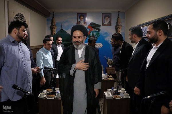 دیدار قاریان گروه نور حج تمتع ۱۴۰۴ با نماینده ولی فقیه در امور حج و زیارت