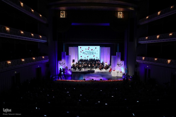 اجرای سمفونی پرواز به یاد شهدای خدمت در تالار وحدت
