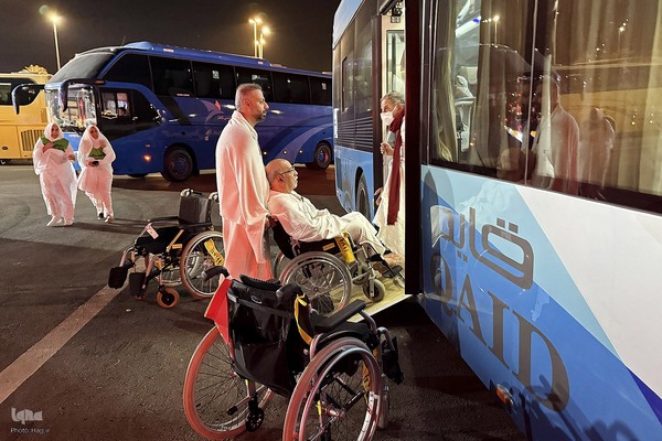 کاروان ویژه جانبازان احرام بستند و عازم بیت الله الحرام شدند