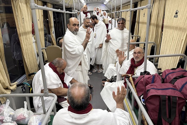 کاروان ویژه جانبازان احرام بستند و عازم بیت الله الحرام شدند