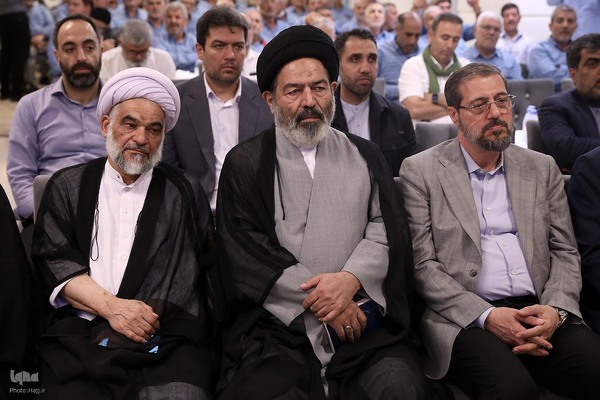 کمیل با شکوه زائران ایرانی در کنار حرم نبوی(ص)