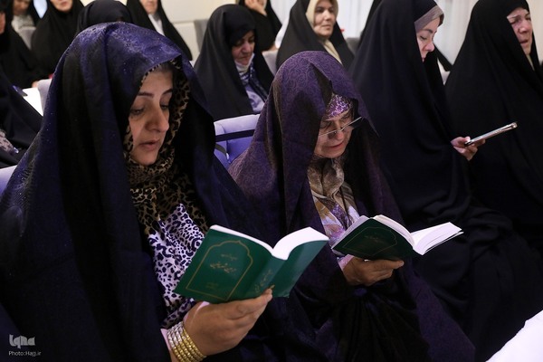 کمیل با شکوه زائران ایرانی در کنار حرم نبوی(ص)