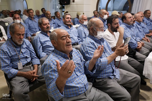 کمیل با شکوه زائران ایرانی در کنار حرم نبوی(ص)