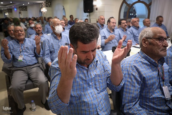 کمیل با شکوه زائران ایرانی در کنار حرم نبوی(ص)