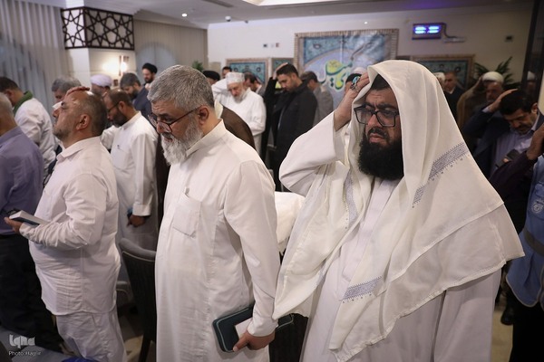 کمیل با شکوه زائران ایرانی در کنار حرم نبوی(ص)