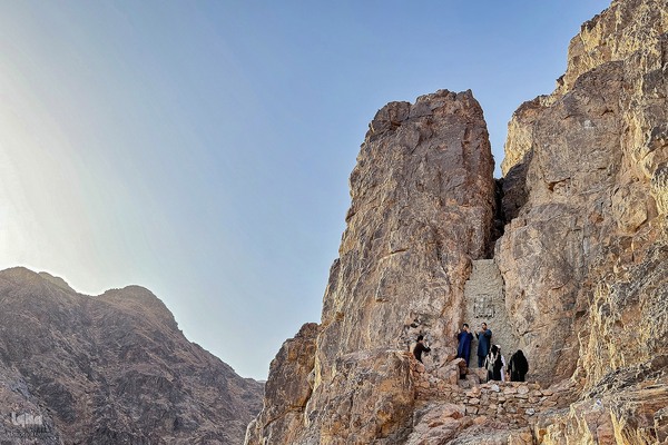 مسجد الفسخ و شکاف کوه اُحد؛ دو یادگار از نبرد احد