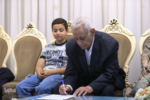 زیر سایه ضریح