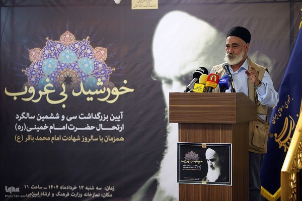  یوسف‌علی میرشکاک در مراسم شعرخوانی آئینی به‌مناسبت رحلت امام خمینی (ره)