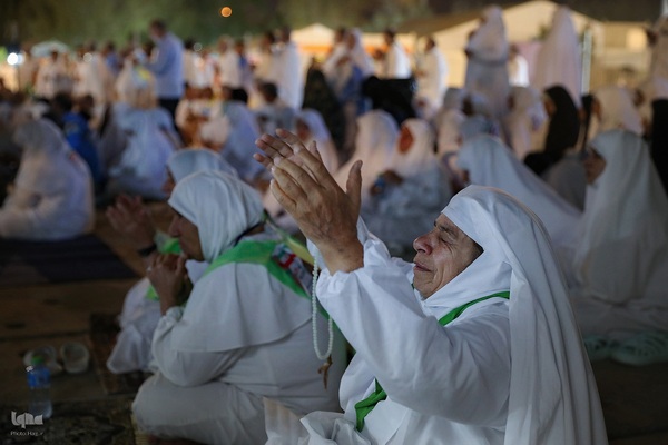 آوای دعای امام حسین (ع) در دل عرفات؛ شب بی‌نهایت نیاز