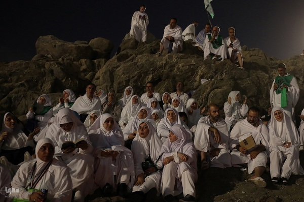 آوای دعای امام حسین (ع) در دل عرفات؛ شب بی‌نهایت نیاز