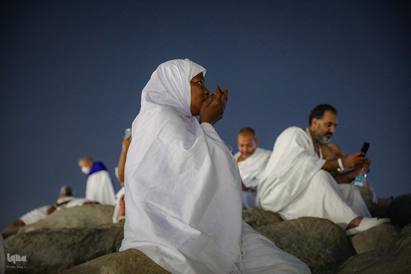 آوای دعای امام حسین (ع) در دل عرفات؛ شب بی‌نهایت نیاز